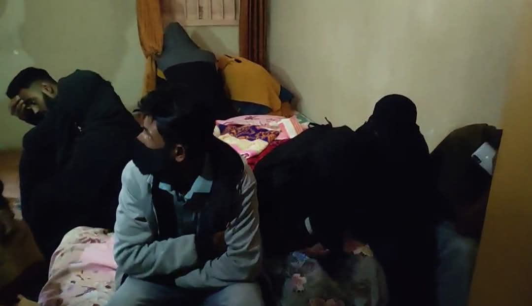 পার্কে অসামাজিক কাজ, ১৬ তরুণ-তরুণীকে ধরে বিয়ে দিলেন এলাকবাসী